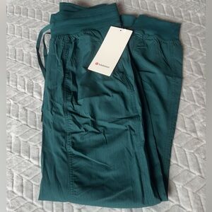 NWT Lululemon Dance Studio Mid-Rise Joggers *Full Length Size 6